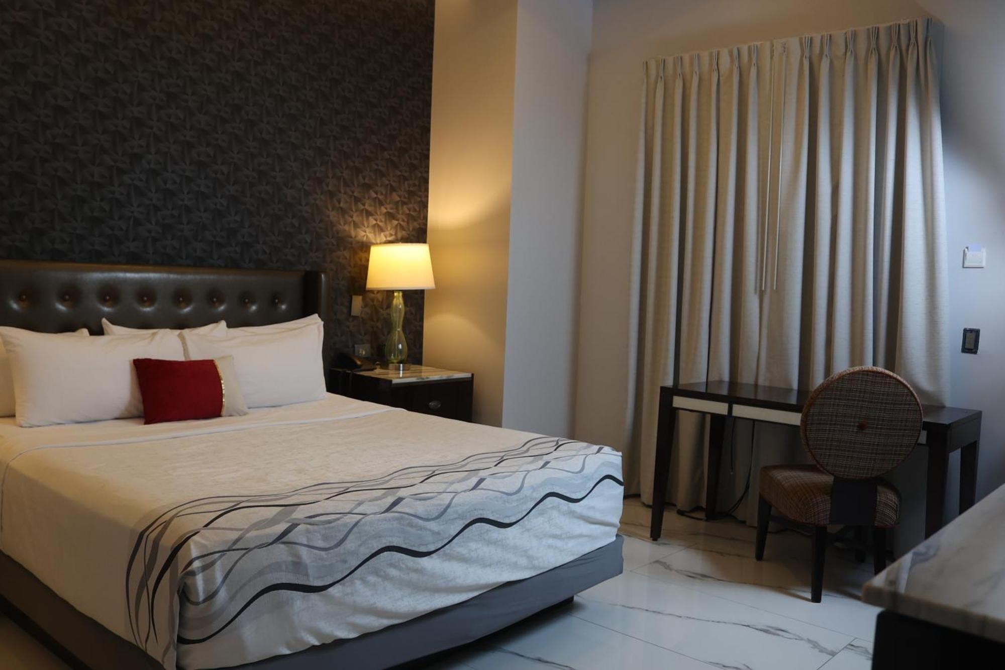 Hotel Wellintown Тихуана Экстерьер фото